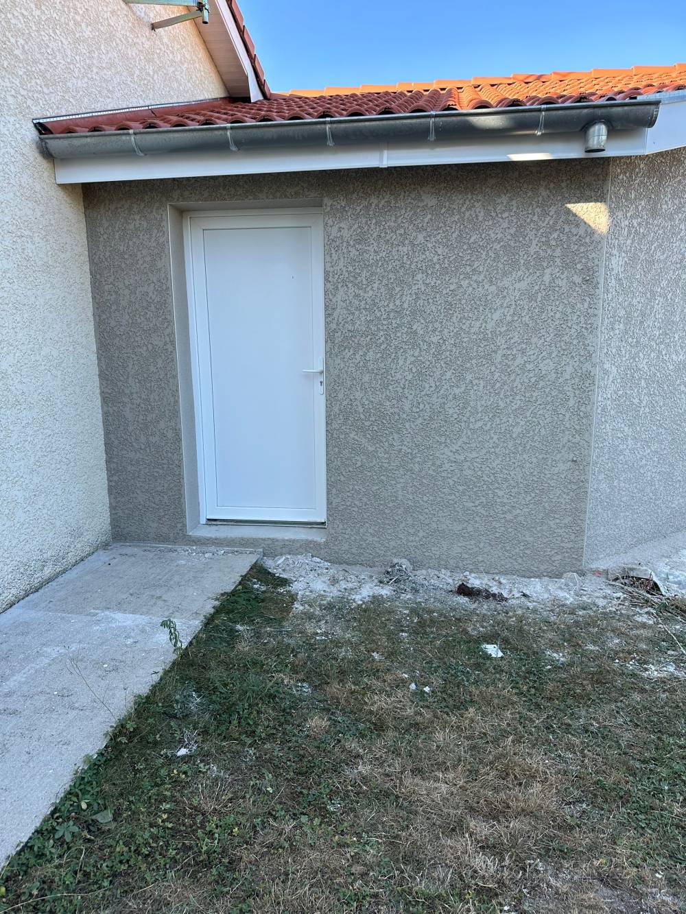 mur gris porte